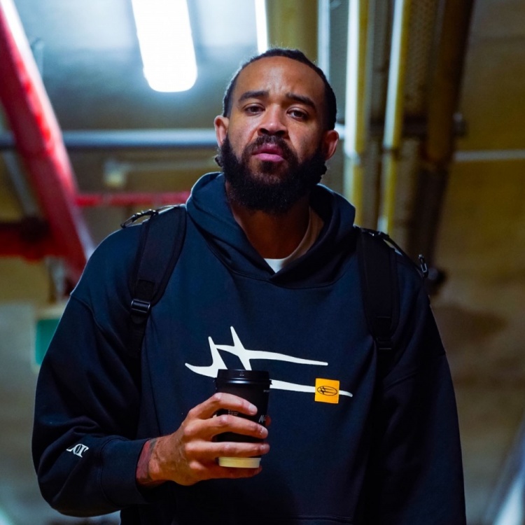 世界杯官方直播入口-媒体人：麦基状态一般 但他和周琦给对手攻筐的压力非常大