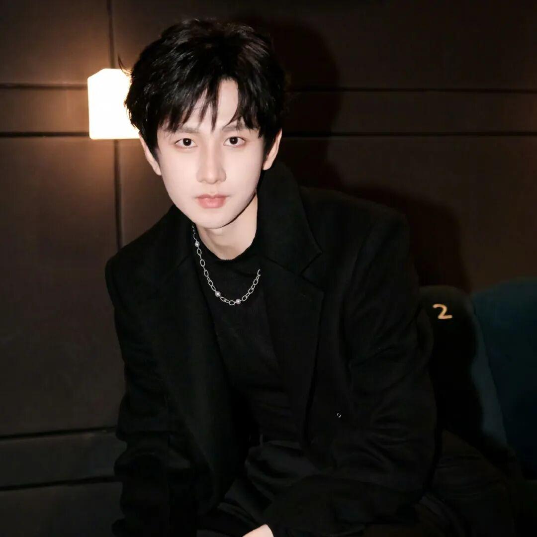 世界杯官方直播入口-何炅不救李湘！撞脸小生看肛肠科！