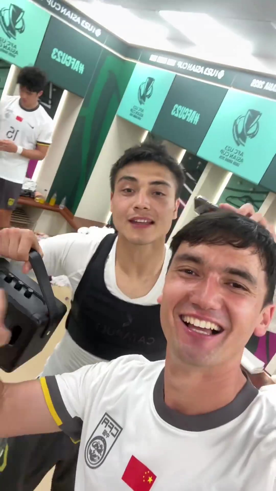 世界杯客户端下载安装-疯狂庆祝！木塔力甫晒更衣室视频并配文：计划有变 冲击决赛