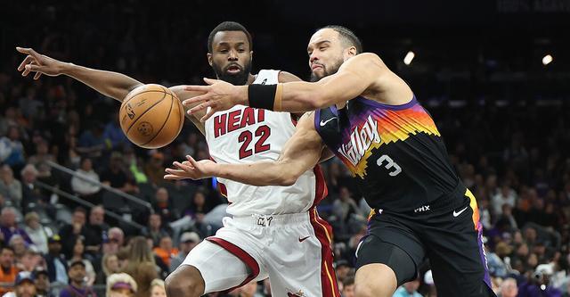 世界杯官方直播入口-维金斯：狄龙打出了自己的风格 他在进攻端进步明显