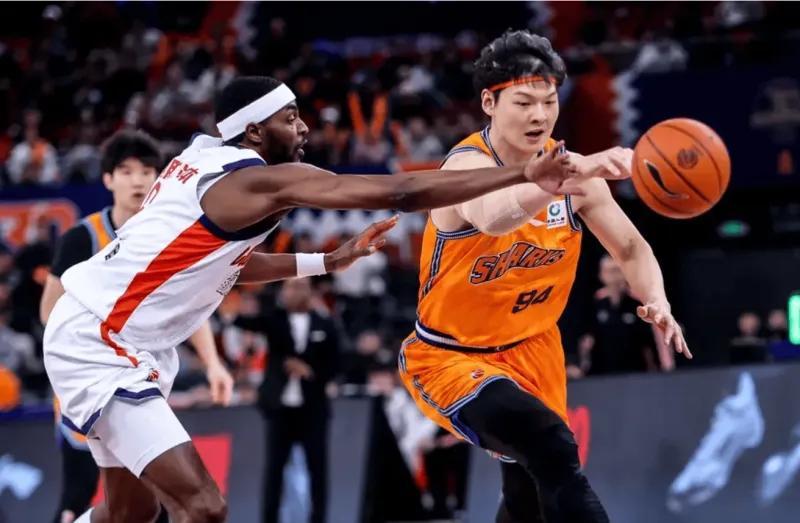 世界杯直播平台-卢伟就偷着乐吧！三大内线足以摧毁攻守，签白边成最佳引援！