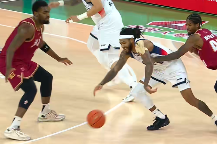 世界杯官方直播入口-陈林坚制胜三分！山东男篮淘汰浙江，晋级四强，鲍威尔21分救赎