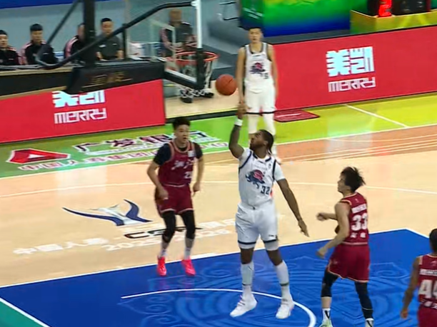 世界杯官方直播入口-陈林坚制胜三分！山东男篮淘汰浙江，晋级四强，鲍威尔21分救赎