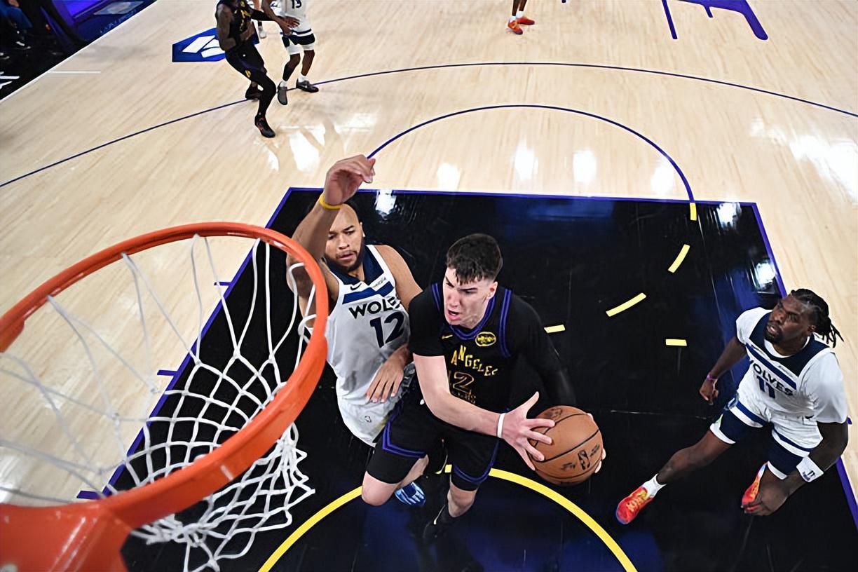 世界杯直播平台-手感依然不佳，但湖人侧翼新星却展现出了一些其他方面的技能？