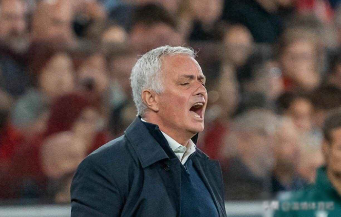 世界杯客户端下载安装-本菲卡不败却掉链子，穆里尼奥赢了过程输了结局，时代早就不等他|何塞·穆里尼奥|波尔图|费内巴切|本菲卡足球俱乐部|皇家马德里_新浪体育_新浪新闻