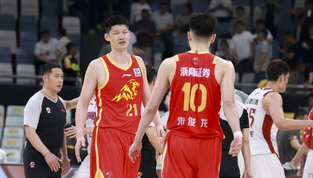 上海男篮3比0!拿到冠军点,张镇麟23分9篮板,弗格爆发|布朗|浙江广厦|胡金秋|三分球|比赛_新浪体育_新浪新闻